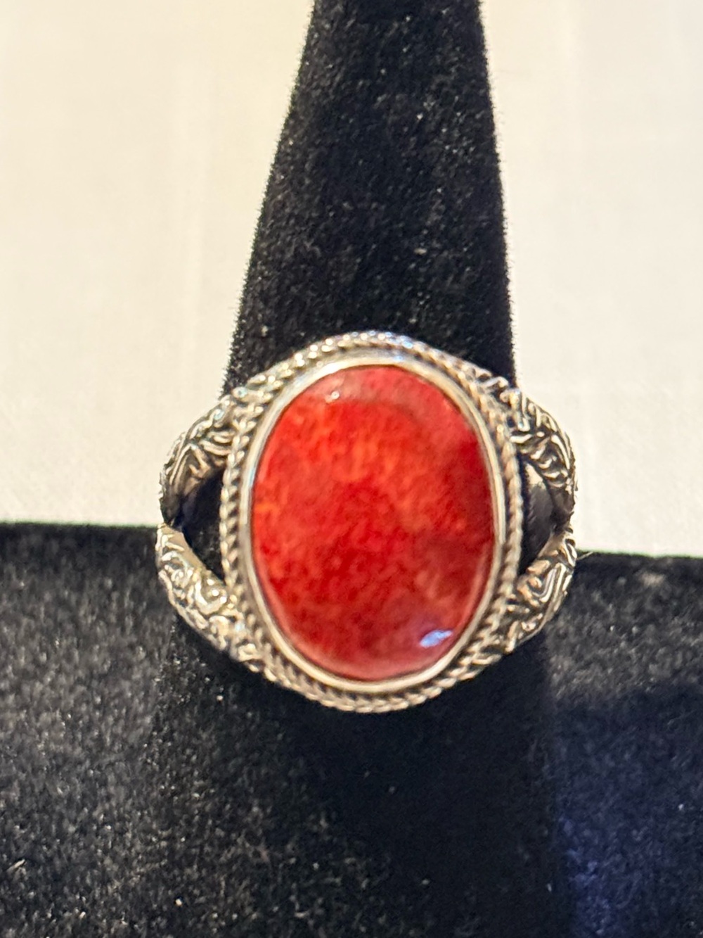 Stunning Vintage Red Coral Sterling Silver Ring w/ Intricate Band Design Size 7